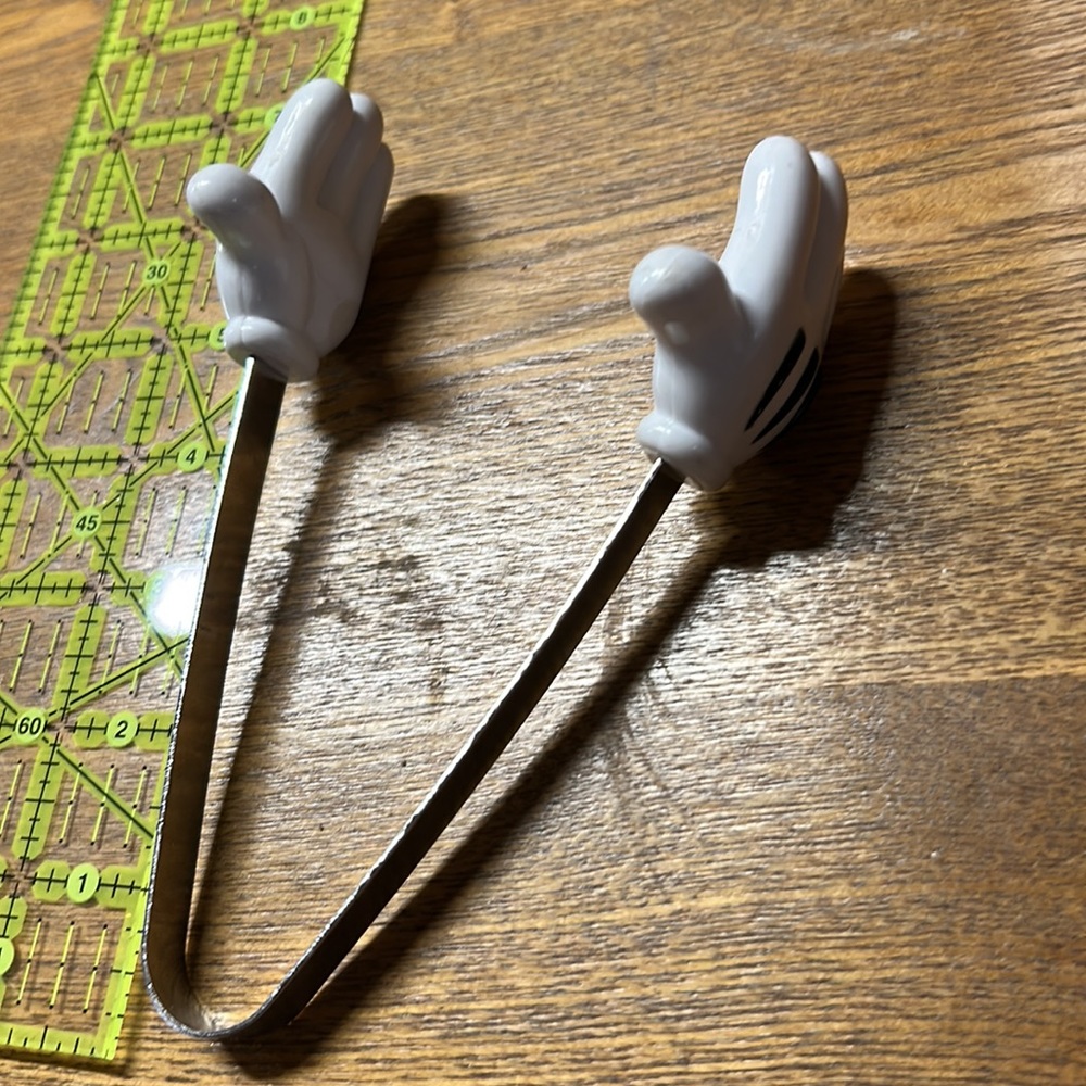 Host pick! 🎉 Walt Disney vintage Mickey Mouse hands kitchen tongs - Picture 3 of 7